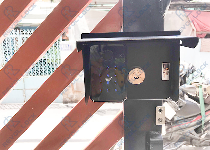 Lap-dat-khoa-pin-hai-chieu-cho-cua-cong-mo-hai-canh-tai-Thu-Duc